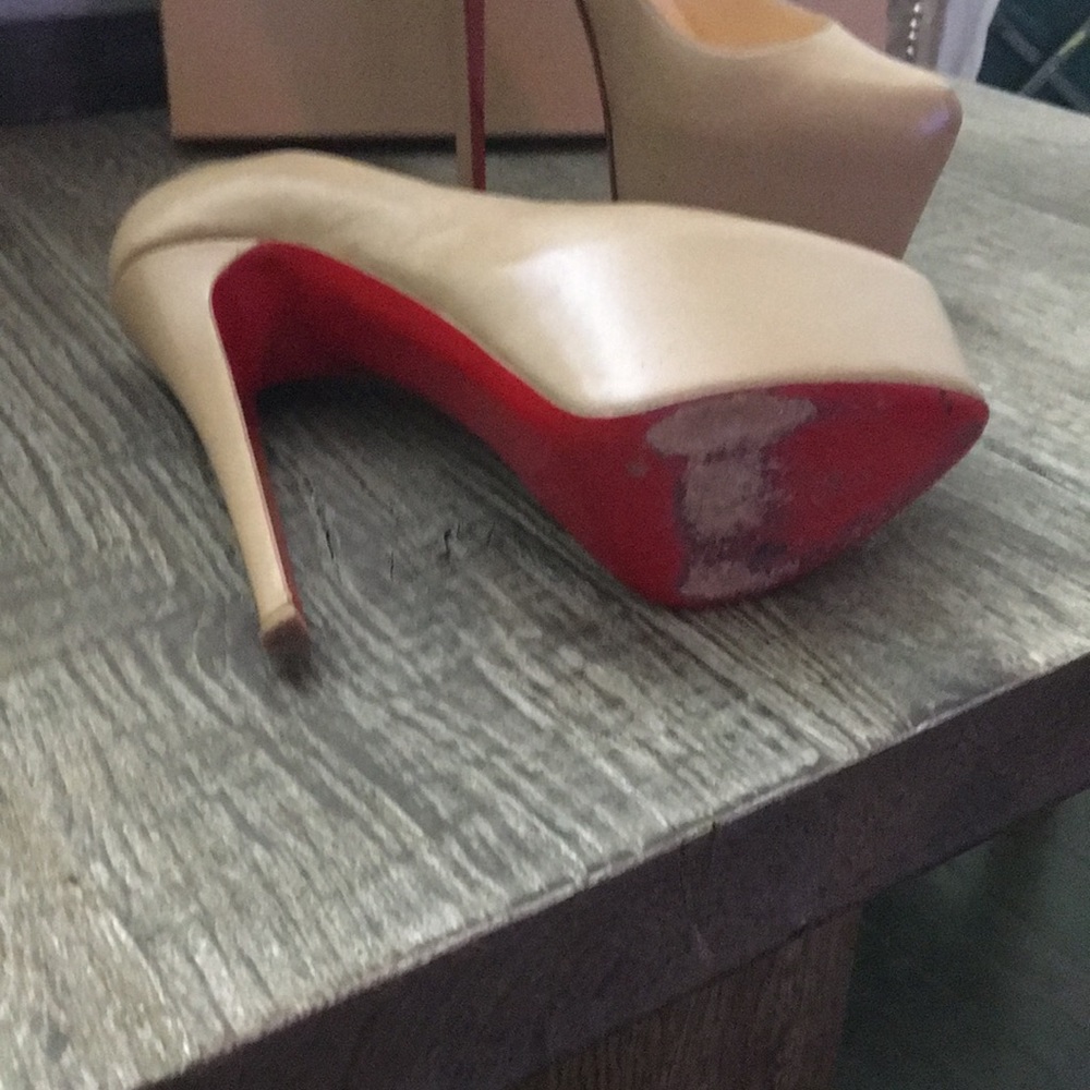 louboutin nude platform